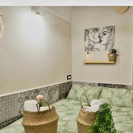 Casina Via Foria Bed & Breakfast Napoli Ngoại thất bức ảnh