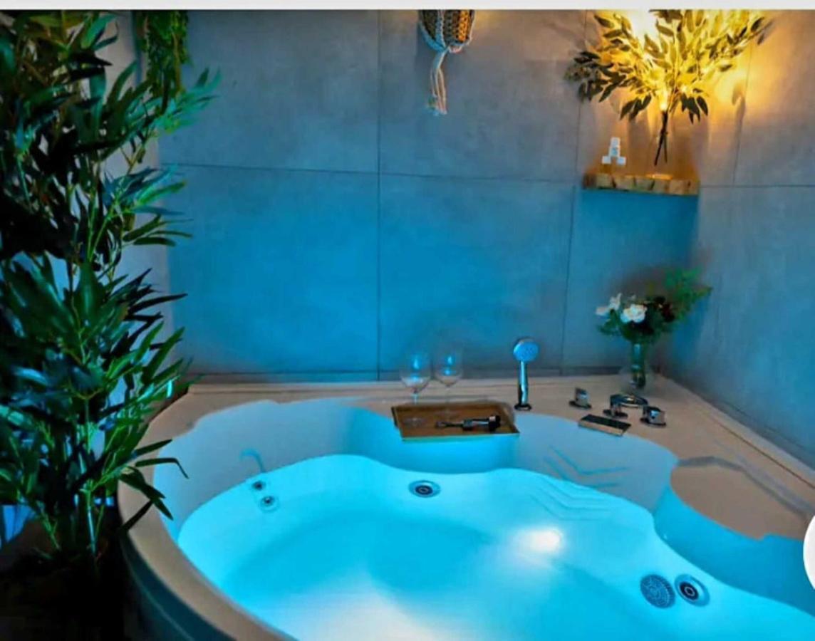 Casina Via Foria Bed & Breakfast Napoli Ngoại thất bức ảnh