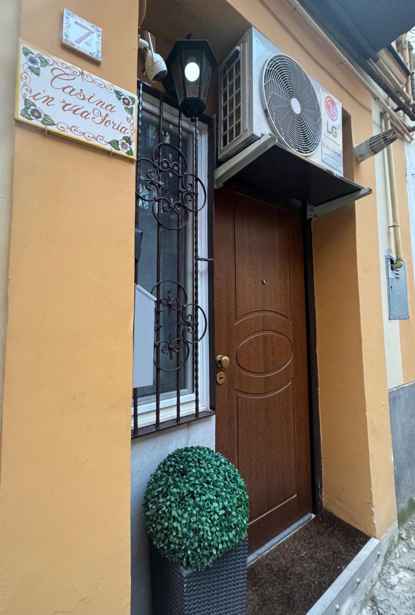 Casina Via Foria Bed & Breakfast Napoli Ngoại thất bức ảnh